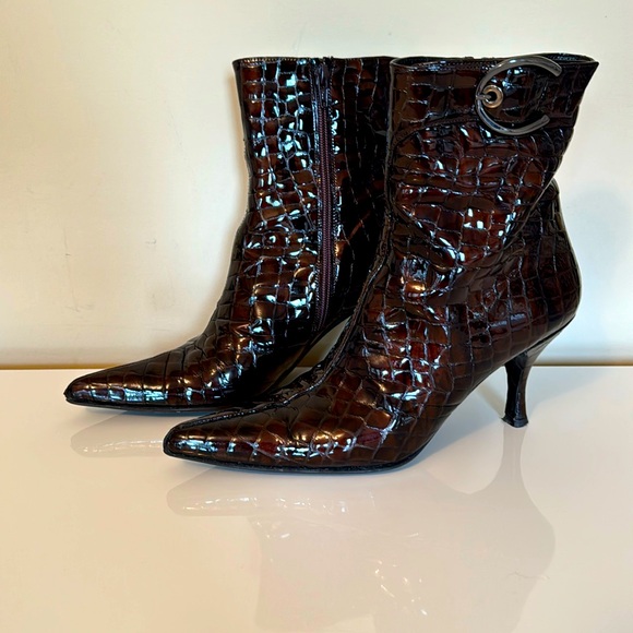 Stuart Weitzman brown mic croc booties - Picture 1 of 9